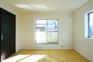注文住宅ここち家名古屋市Y様邸2階掃き出し窓程よく光がはいります。